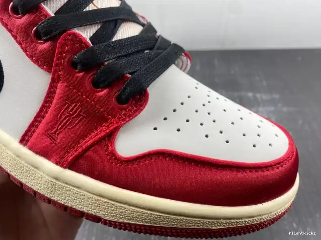 Low FN0432-017 Jordan x Room Trophy 1 Air OG Home 0703